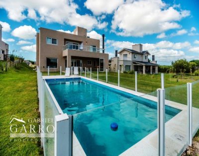 Hermosa Casa Fondo Al Golf en Alquiler Temporal en El Barrio Cerrado Costa Esmeralda