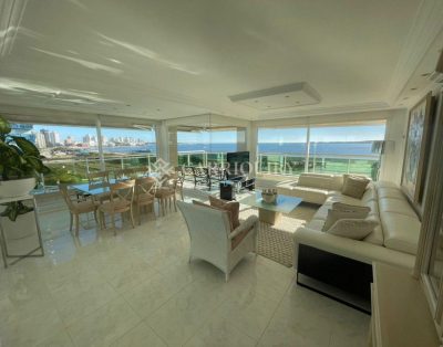 Alquiler Temporario de Apartamento 3 Dorm. y Dep. en Playa Mansa, Punta del Este.