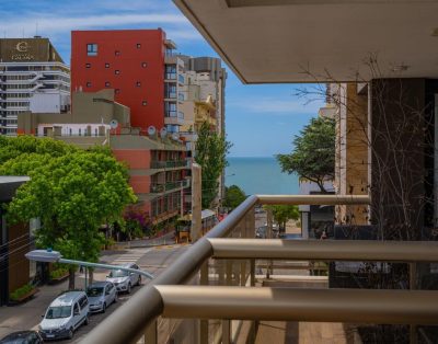 Semipiso de Categoría a Estrenar, en Moderno Edificio de Playa Grande.