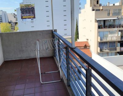 Alquiler Dos Ambientes Amoblado Al Frente, dos Balcones. – Muy Buena Ubicación.