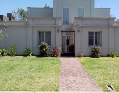 Casa Chalet en Alq. Temporario Ubicado en Santa Barbara, Tigre, G. B. a. Zona Norte