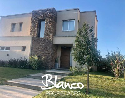 Alquiler de Verano! de Muy Linda y Moderna Casa con Pileta en El Barrio La Comarca