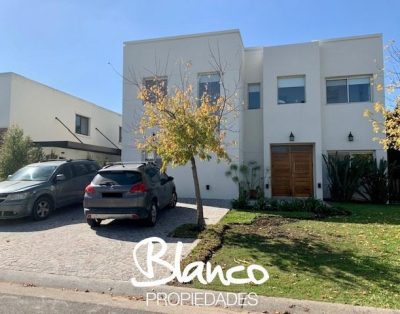 Alquiler de Verano! Increíble Casa Sobre Lote Interno en El Barrio Los Alisos – Nordelta