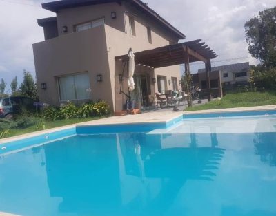 Casa con Pileta en Acantilados Alquiler Verano Grupo Familiar