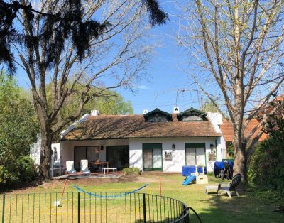 Casa en Alquiler Temporario. Jacinto Diaz Al 2200. Lomas de San Isidro 4 Dorm, Jardín, Pileta y Parr