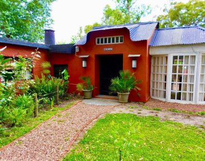 Punta del Este – Casa Amoblada 4 Dorm. – Parque con Piscina.