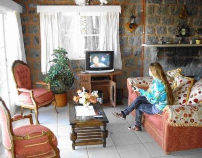 Casa de piedra con chimenea 3 pisos para 13 personas “SITIO OFICIAL https://www.arriendoseltabo.cl