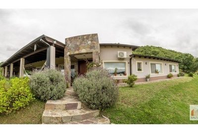 Hermosa Casa En San Lorenzo, Salta. Una Vista Increible A Los Cerros Y Con Pileta Con Hidromasaje.