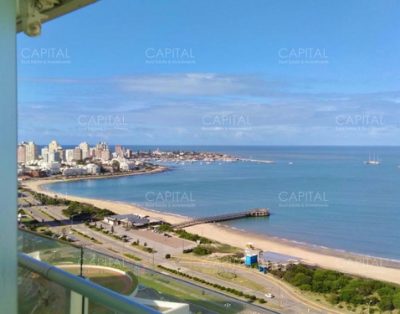 Apartamento De Tres Suites Y Dependencia Con Vista Al Mar En Alquiler De Temporada, Punta Del Este.