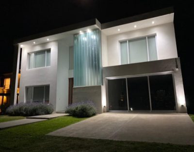 Alquiler De Casa En Costa Esmeralda Barrio Golf 2 Con Pileta, Temp. 2022/2023