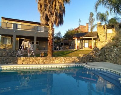 Casa Con Importante Pileta, Y Vista A Las Sierras Del Valle De Paravachasca