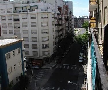 Temporada | 3 Ambientes A La Calle Con Balcon