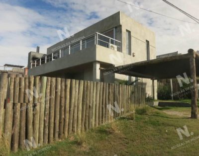 Chalet De Moderno Diseno A Metros Del Mar. – Manantiales Balneario Buenos Aires