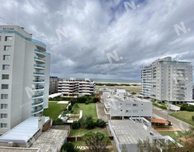 Venta De Apartamento De 2 Dormitorios En Edificio Icon Brava Punta Del Este – Punta Del Este Brava