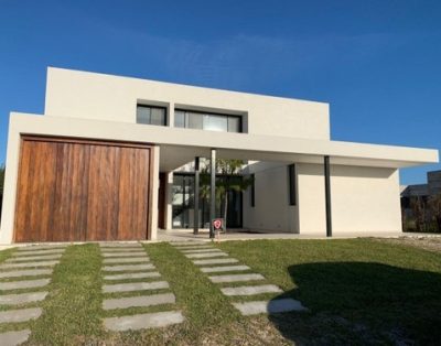 Ecuestre – Excelente Casa Moderna En Barrio Ecuestre – Costa Esmeralda