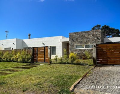 Casa Moderna Con Piscina Climatizada, Tres Dormitorios – Punta Del Este Marly