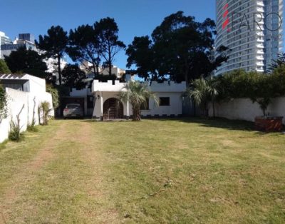 Casa En Mansa 2 Dormitorios Y Dependencia, Cochera – Punta Del Este Mansa