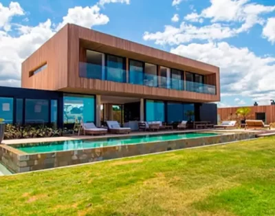 Casa Para Alquilar De 4 Dormitorios Sobre La Playa Cerca De Jose Ignacio