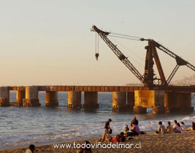 Pieza independiente a 4 cuadras de la playa Acapulco