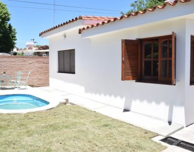 Alquiler temporario de CASA EXCLUSIVA en CARLOS PAZ para 5 PERSONAS, zona costanera, con pileta.