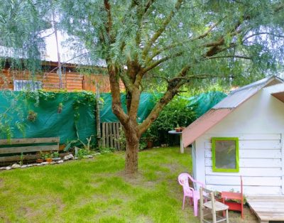 Casa amplia, con bello patio. A 1 km del mar y dos cuadras del bosque. En villa del deportista