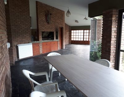 CASA CON PILETA 4 dorm en Villa Carlos Paz para 12 personas