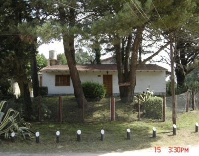 Gesell Dos Chalets de 3 Ambientes Con Parque Cochera Fondo Con Parrilla