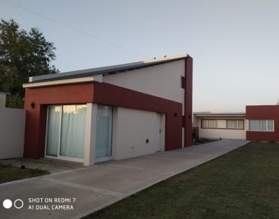 VACACIONES DE INVIERNO EN NECOCHEA! Y FERIADOS! Son recibidos con una caja de Alfajores!