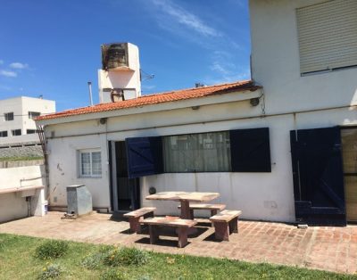 Chalet a 50 m del mar con parque 4/5 personas