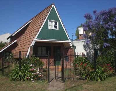 Chalet alpino en Necochea, con patio y parrilla, nueve cuadras del mar