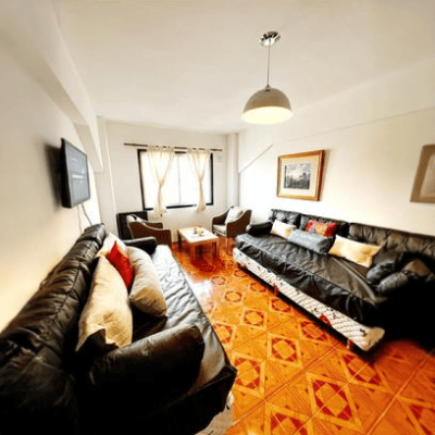 Bam las violetas en el centro de la ciudad