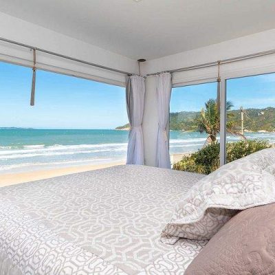 Casa de alto padrão em frente a praia de mariscal, próximo ao centro de canto grande.