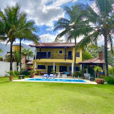 Belíssima casa 4 quartos – pé na areia – whatsapp: 13 997126242