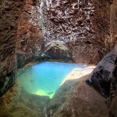 Casa de campo com piscina, com vista maravilhosa recebemos até 15 hosp