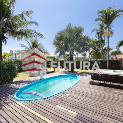 Lc120 – casa com 04 quartos piscina e jacuzzi na praia de bombas-bombinhas/sc