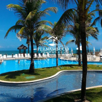 Belo flat de 2 quartos com vista privilegiada para a piscina – beach class muro alto (d204)