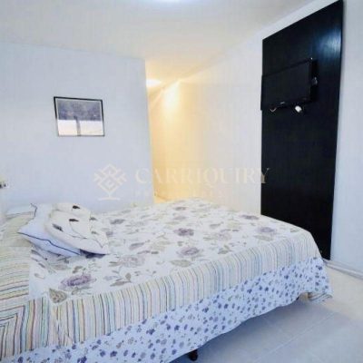 Apartamento en venta playa mansa 2 dorm.