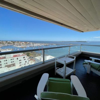 Piso alto con excelente vista al puerto desde todos los ambientes