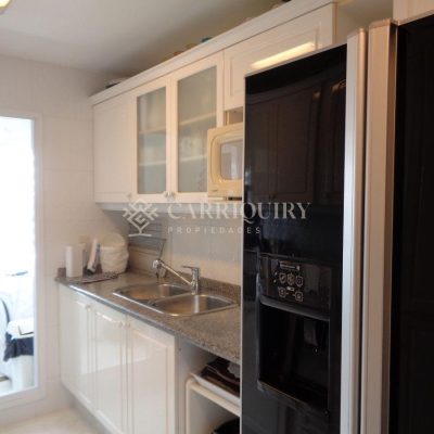 Alquiler temporario de apartamento 3 dorm. y dep. en playa mansa, punta del este.