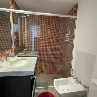 Lindo apto. con amplio balcon, impecable vista parcial al mar