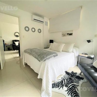 Venta apartamento unique! 1 dormitorio con 2 baños, piso alto al frente! se vende equipado!
