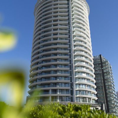 Apartamento en piso 22 de un dormitorio, baño completo, garage, edificio con amenitties