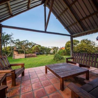 Propiedad en venta en la barra a una cuadra y media del mar
