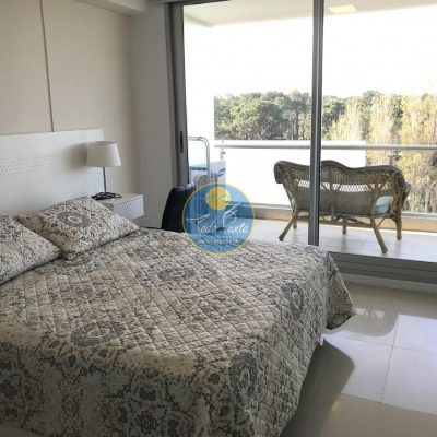 Venta apartamento 2 dorm. 2 baños en av roosevelt a 400 m de la playa brava