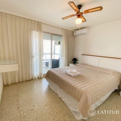 Piso alto en península, 2 dorm. con vista al mar