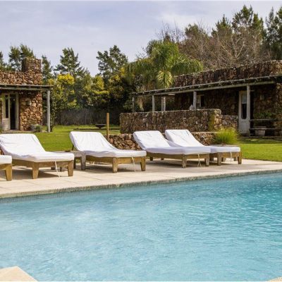 Casa en manantiales alquiler 7 suites piscina
