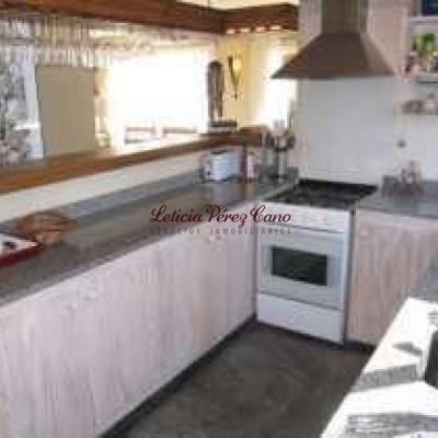 Venta casa en montoya 5 dorm.