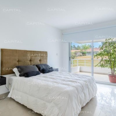 Muy buen apartamento de un dormitorio en venta en el golf de punta del este