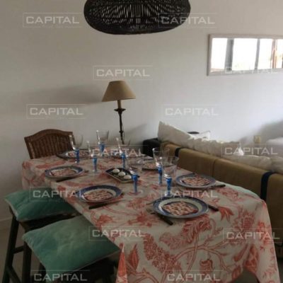 Amplio apartamento de dos dorm. en venta en la barra