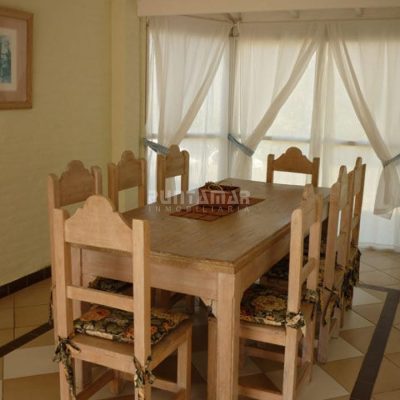 Amplia casa en monotya